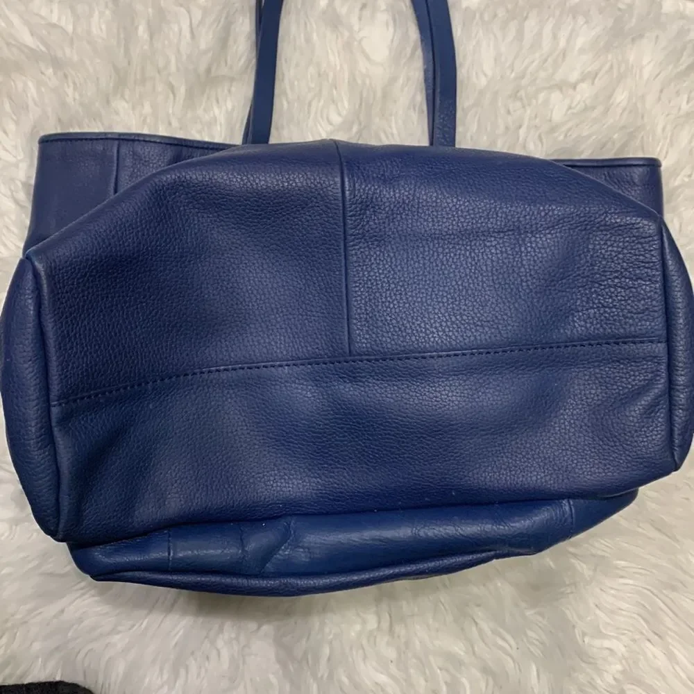 KELSI Dagger tote bag leather magnetic closure exterior zip pocket inside pocket